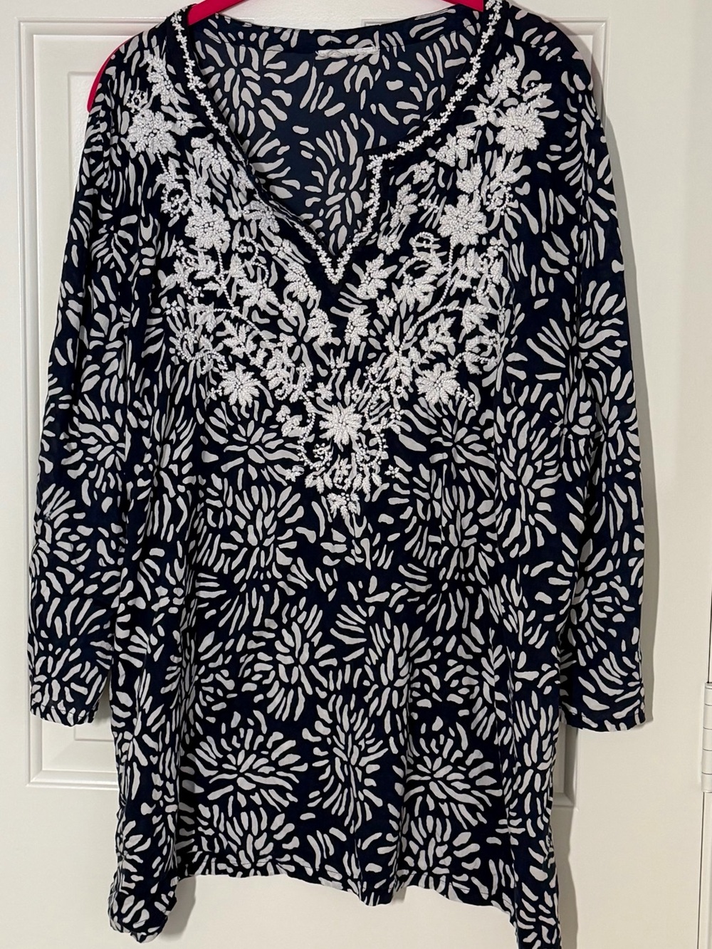 Embroidered V-Neck Floral Tunic Top - Navy & White